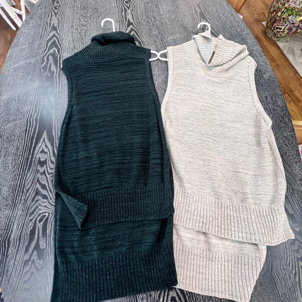Free People Black and Cream Sleeveless Turtleneck Sweater
